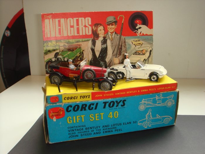 Corgi Gift Set 40 The Avengers reproduction Bentley plastic horn/toolbox 