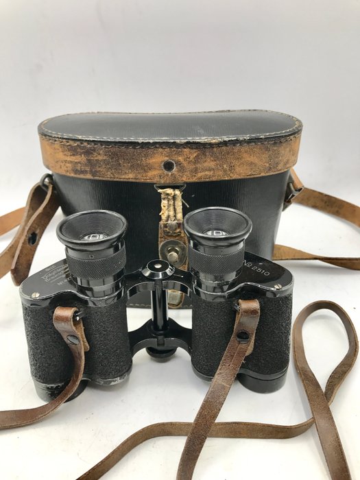 Antique Voigtländer Braunschweig binoculars in a case - Germany - circa 1940