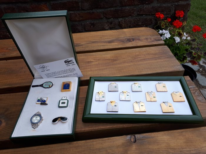 Collection of Lacoste pins in 2 boxes, shirts and Roland Garros - Arthus Bertrand