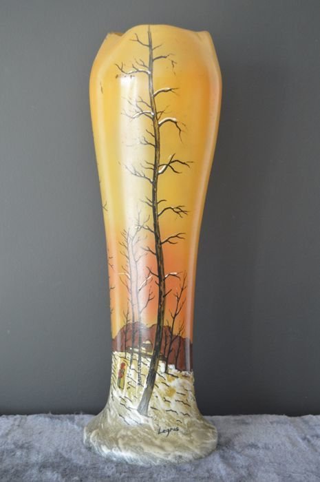 François-Théodore Legras (1839-1916) - Glas emaillierte Vase mit Dekoration einer Landschaft eines Bauern, der zum Dorf unter dem Schnee zurückkehrt
