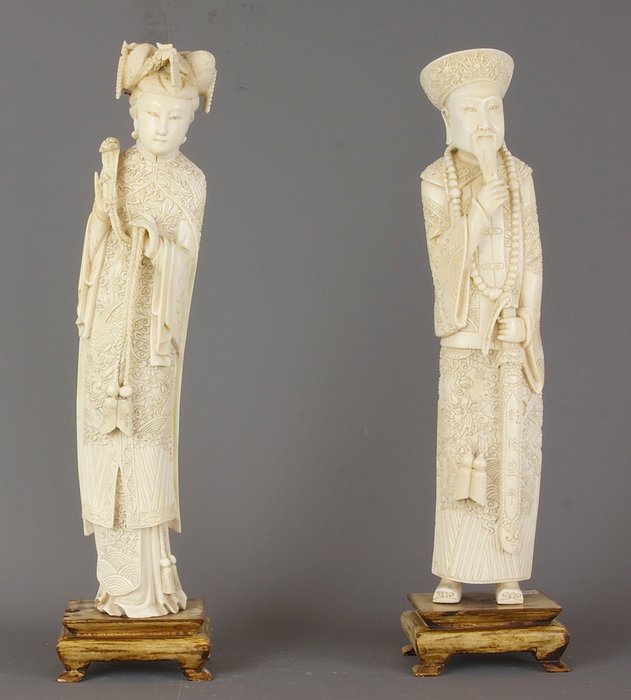 A pair of finely carved ivory emperor figures - China - ca 1900/1930
