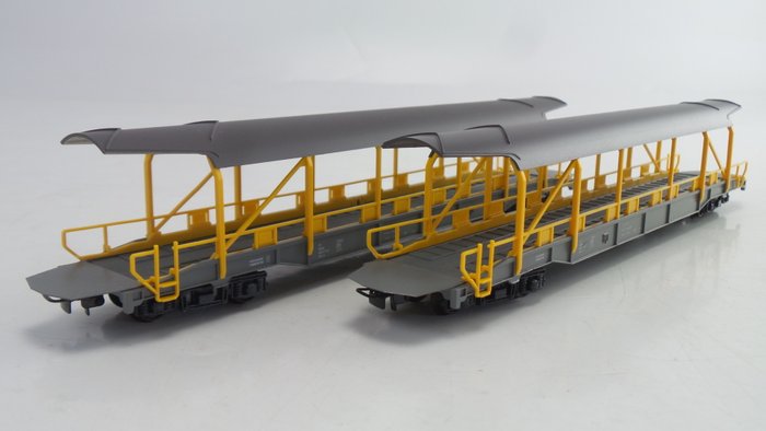HAG H0 - 370 - Two four-axle car transport wagons of the BLS
