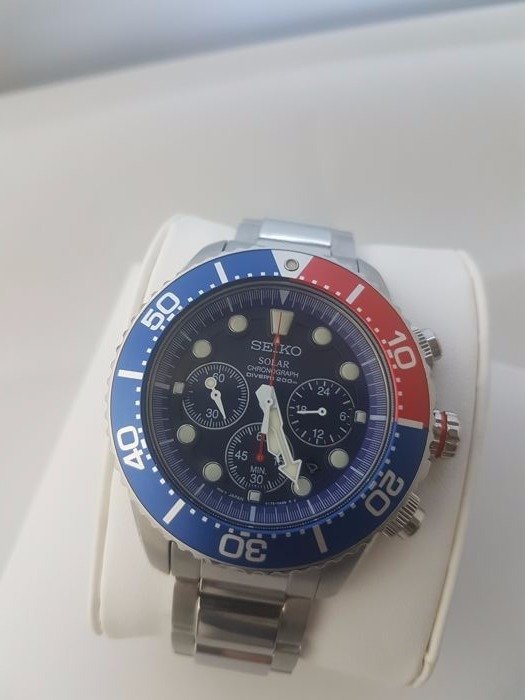 Seiko solar air divers 200 chronograph Pepsi Bezel V175 - 0AD0 Near New condition, box