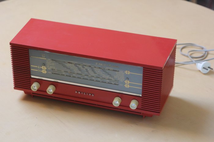 Philips B3X40u small Plano Tube Radio