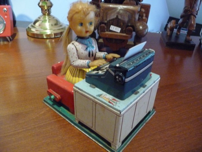 Linemar, Japan - H. 19 cm - "Busy Secretary" made of tin with battery-operated motor, 1950s