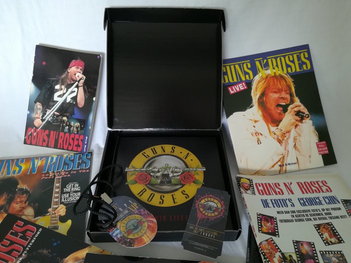 Guns N' Roses VIP Tour Book - Not in this lifetime 2017 Limited edition - Numbered - 7 x Books