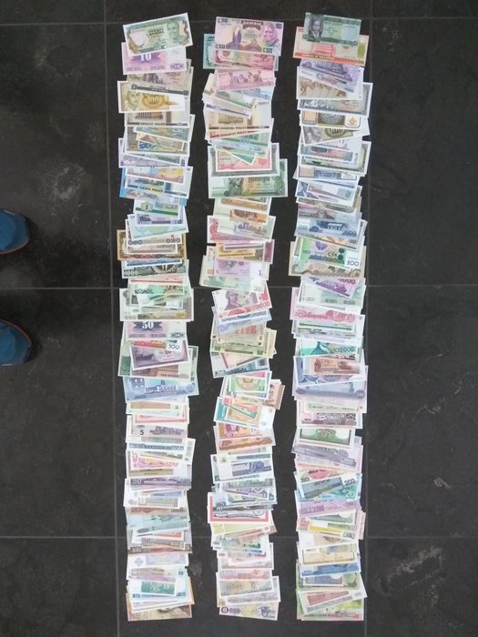World - 300 different banknotes Various dates