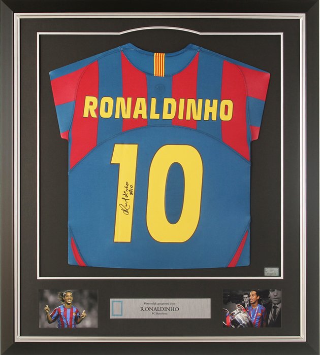 Ronaldinho signed Barcelona 2005-06 Home Shirt + official COA