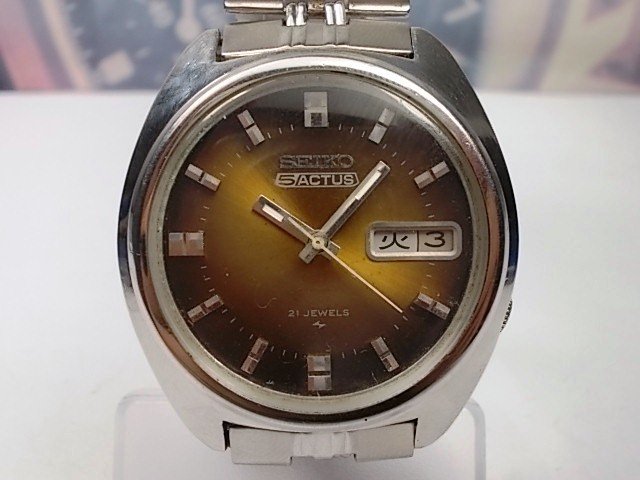 Seiko '5' Actus SS model 7019-7350 - 23 Jewels Day/Date Automatic Gents Wrist Watch, October 1975