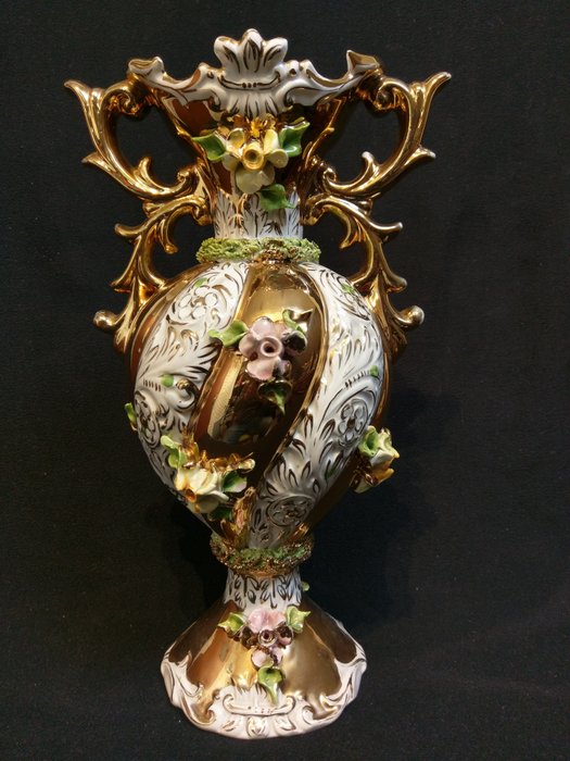 Ar.de Sesto Fiorentino Vase with a significant amount of gold leaf