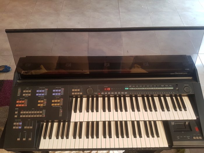 Yamaha HS-4 electronic organ