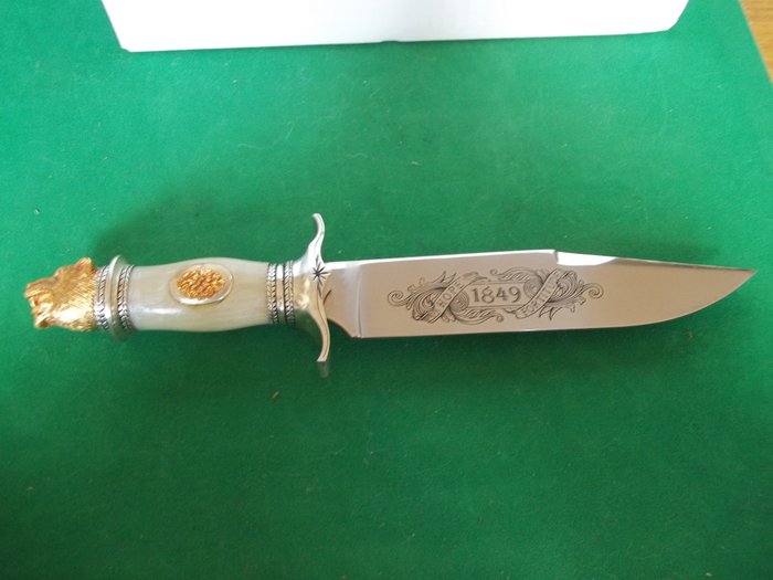 Franklin Mint Bowie Knife Hope and Fortitude 1849 - Bowie Knife with 24 carat gold plated and silver plated elements.