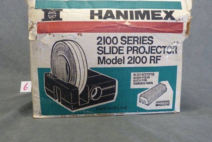 Prachtige   Hanimex  Slide Projector,  model 2100 RF.  Made in Ireland  1980 Voor universele en Rondex  magazine. Bij geleverd  2x Universal -Magazine,                       1x    Rondex- Magazine voor 120 Slids 85 mm Lens-   Lamp 24 volt -150 watt Handle