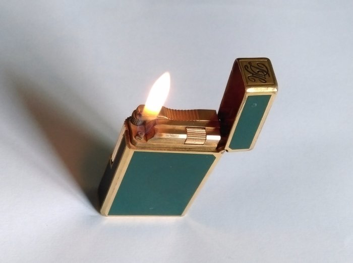 Very rare ST Dupont lighter in dark green Chinese lacquer, line Br, perfectly working