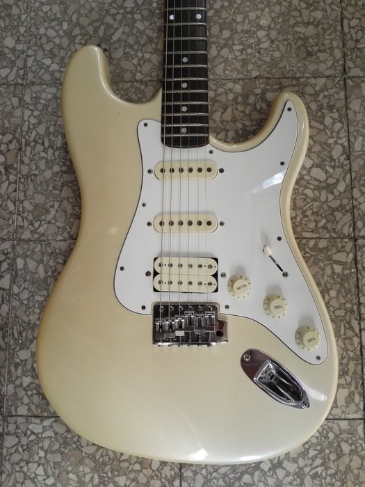 Hondo H 77 Stratocaster - electric guitar