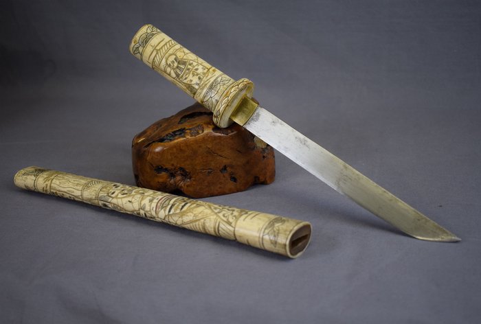 Tanto dagger with carved bone - Japan - around 1900 (Meiji period)