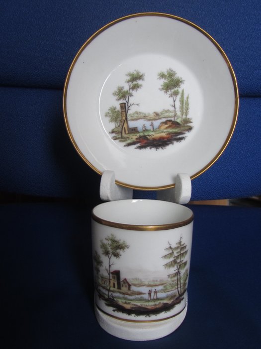 Nast à Paris - Cup and saucer polychrome painted with landscapes