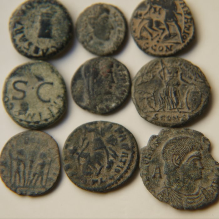 Lote 9 romanas ( 2 alto Imperio) 7 bajo Imperio.Constans ( 3 ) 1 comemorativa ,Constantino Iº, IIº, Magnentio,Con ceca ( 3 ).MBC+( Mayoria)..