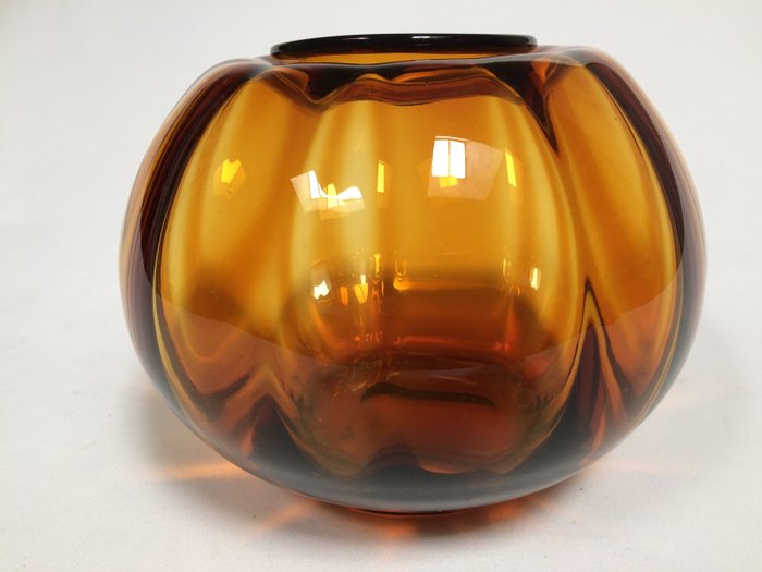 W.J. Rozendaal for Kristalunie - Amber glass vase "Tomaat no.2"