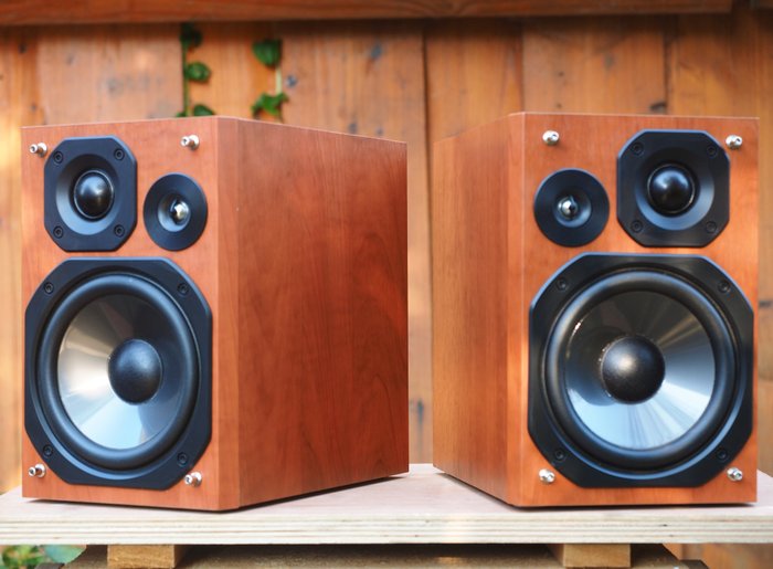 Panasonic SB-PMX/1 compact 3-way system speakers made of beautiful cherry wood