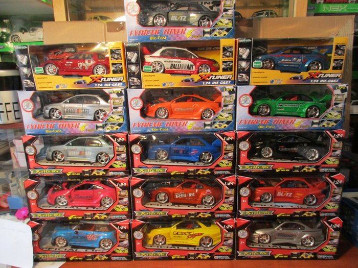 Kentoys - 1/24 - Scale lot with 16 different streetcars with Led light