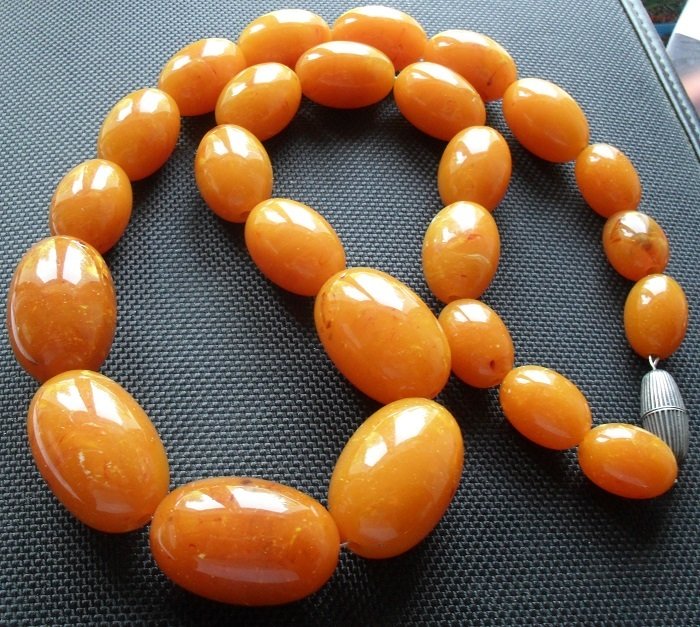 Art Deco bakelite / catalin necklace - large olives - 120g