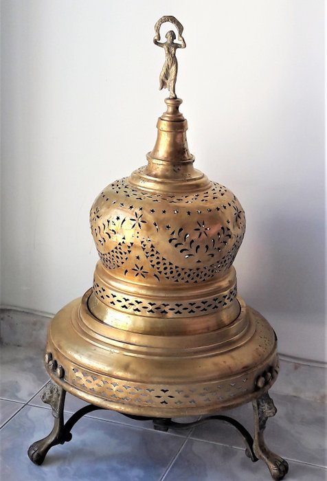 Antique and large brazier with bell, well-made, in hand-stamped brass by master tinsmith of the time