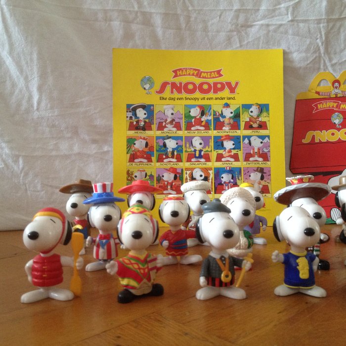 1999 McDonalds Snoopy World Tour choice of 1 toy 