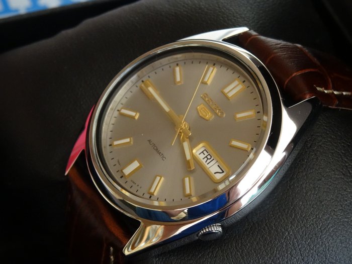 Seiko 5 Automatic classic dress watch + Free leather deployment strap ...