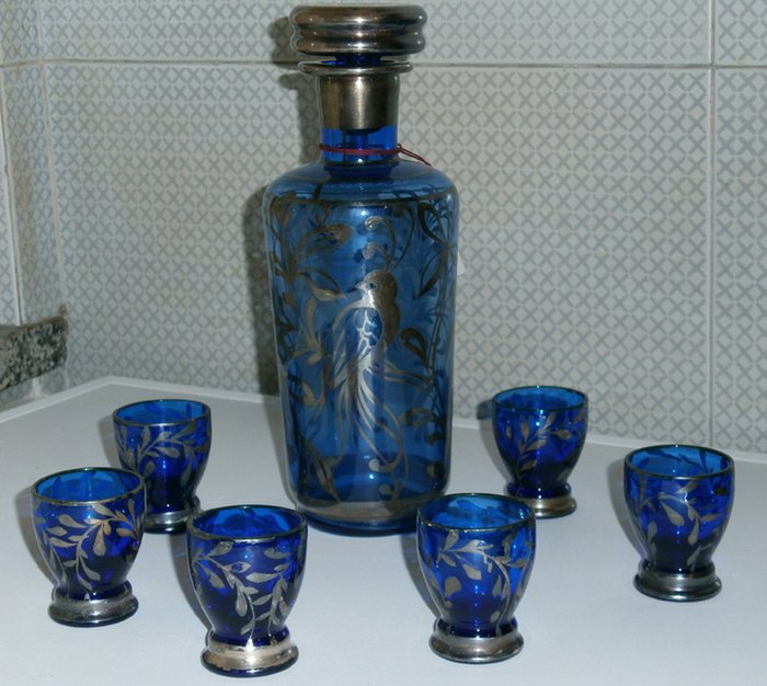 Bottiglia in vetro di murano decorata in argento con 6 bicchierini da rosolio