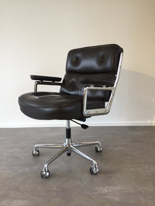 Charles and Ray Eames for Vitra – ES 104 Lobby Chair
