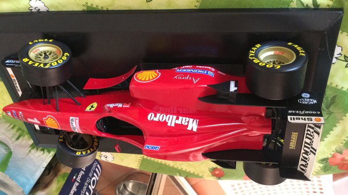 Paul's Model Art - Scale 1/8 - Ferrari F310/2  #1 - Michael Schumacher
