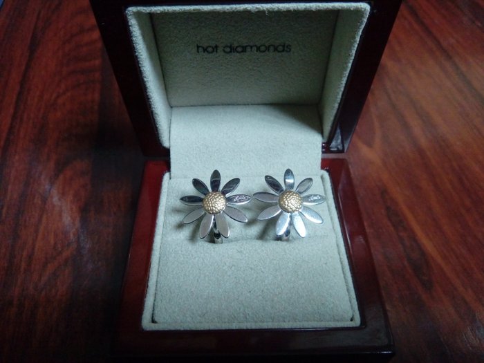 Pair of earrings daisy aprile flower, white and yellow gold 18 kt, lever back clasp
