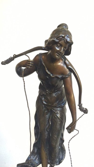 Victor Seifert ( 1870-1953) - bronze sculpture The Water carrier- Germany - approx. 1905