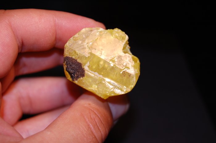 Sulphur & bitumen crystal (FLOATER) - 4 x 2.8 x 3.7 cm - 36.6 gm