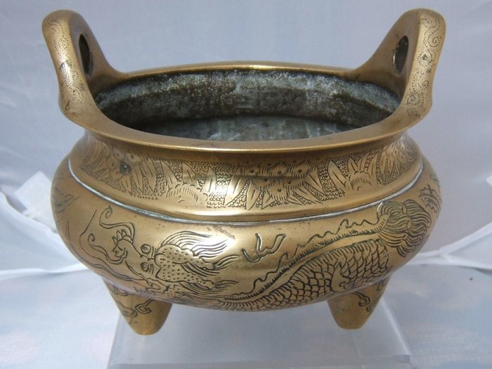 Bronze censer engraved with a dragon & 2 phoenix  Xuande mark - China - late 19th/early 20th century