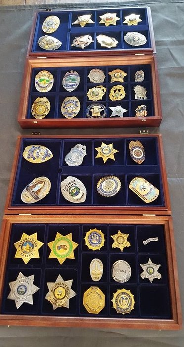 Collection State Police Badges - 40 pieces in 2 wooden cases