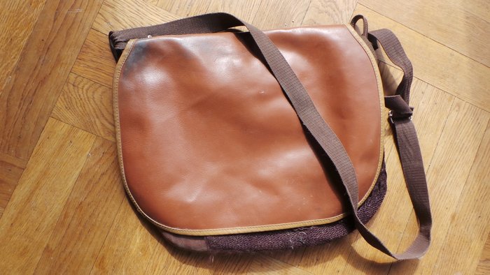 Gorgeous large leather game bag 1920-1940 hunter with a double