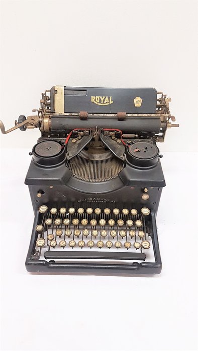Antique Typewriter Royal