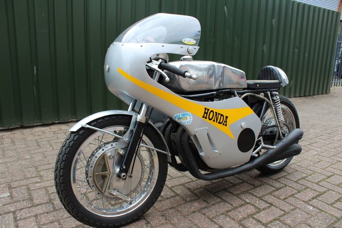 A3 SIZE HONDA RC181 1966 MIKE HAILWOOD REPLICA MOTORCYCLE METAL SIGN. 