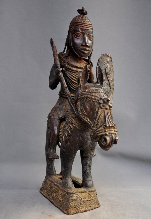 Large refined bronze figurine  Benin warrior on a horse - BENIN - Region of Benin City, Nigeria
