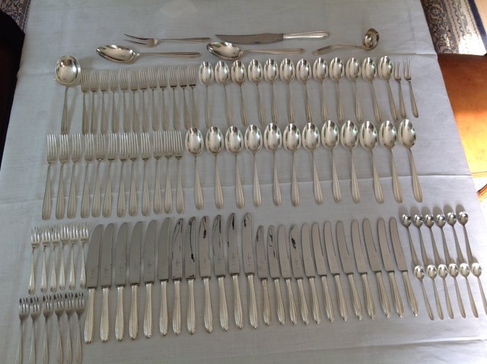 Heavy silver plated Keltum Posthoorn cutlery set for 12 in the original cassette, P3 Chantal, 104 pieces