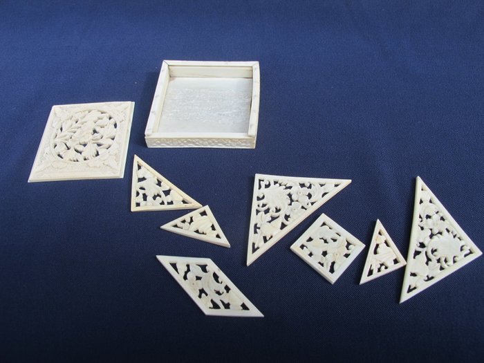 Ivory Tangram puzzle box - China - 19th century