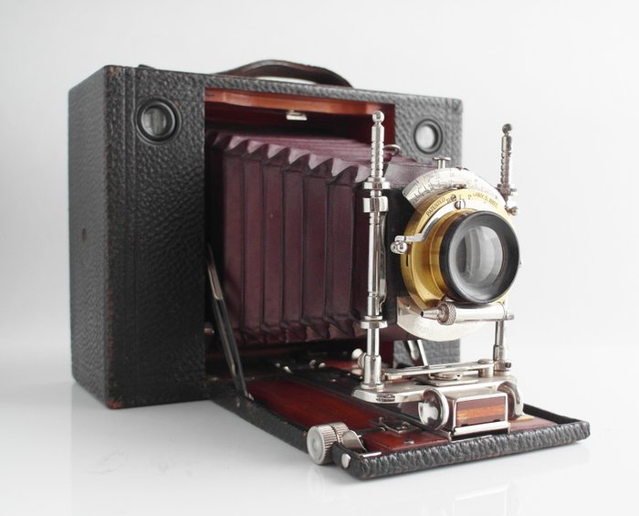 No.4 Cartridge Kodak model E: 4x5" camera, with red bellows, lens: f7.7, 170 mm Kodak Anastigmat, iris diaphragm up to f45, 1897