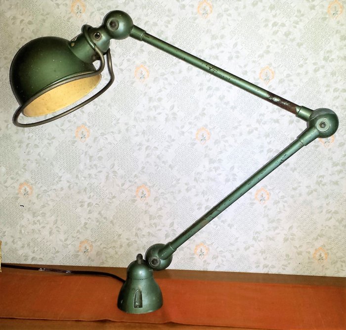 Ancienne lampe d'atelier en métal