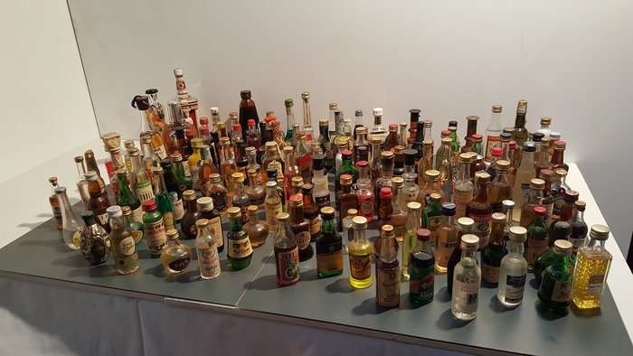 N° 144 collectible mini liquor bottles