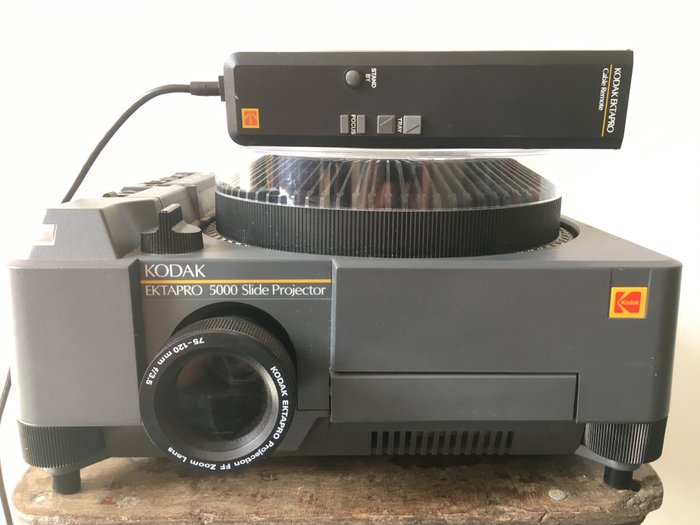 KODAK EKTAPRO 5000 slide projector with remote control