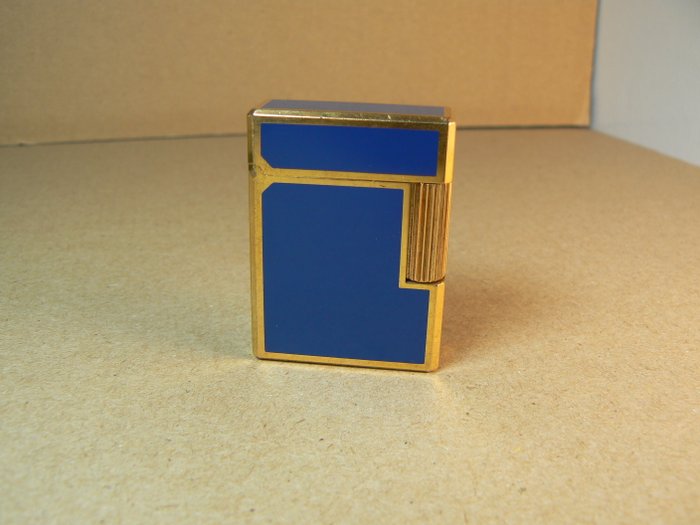 Dupont lighter in Chinese lacquer (blue)