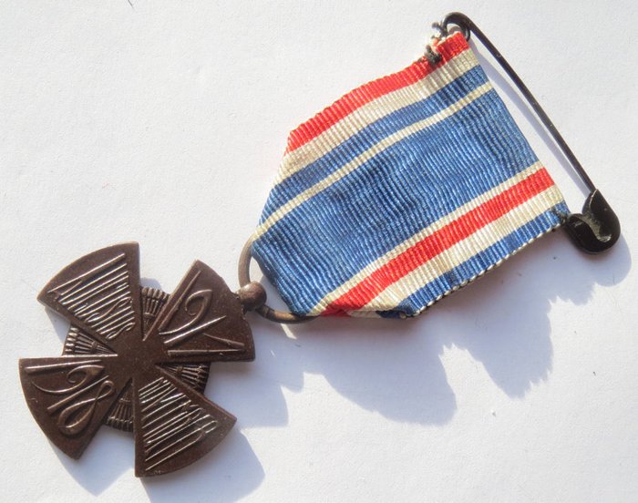 Mobilization cross 1914-1918 on pin. WWI