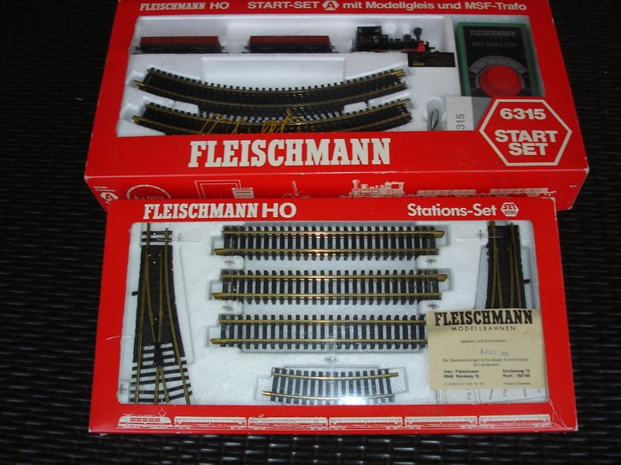 Fleischmann H0 - 6315/6090 - Conjunto de comboios - startset met stoomloc "Anna" en stations-set